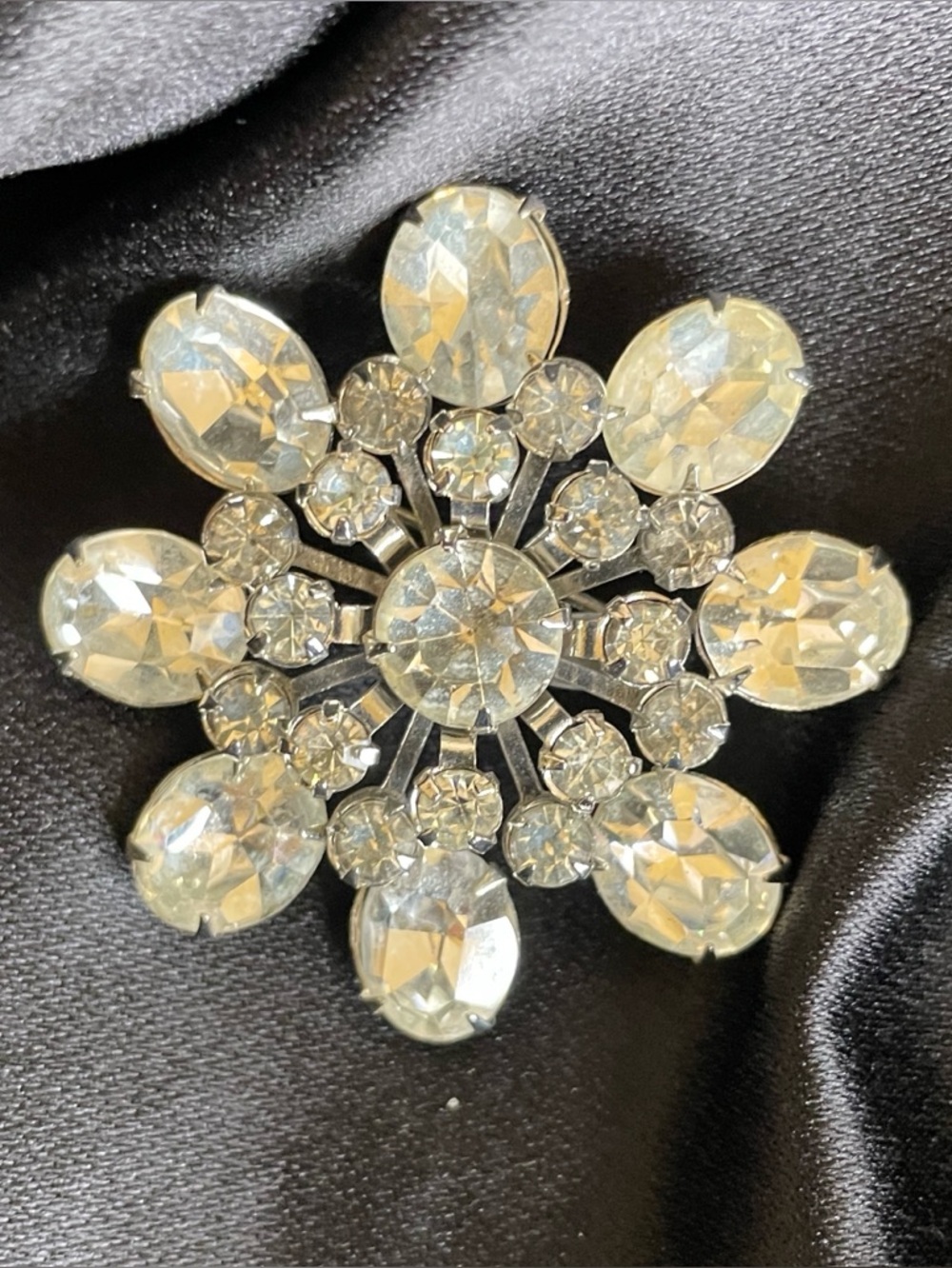 VINTAGE Clear Rhinestone Snowflake Brooch